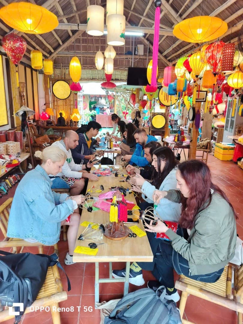 VON DA NANG/HOI AN: FAHRT MIT DEM CAM-THANH-KORBBOOT & LANTERNENBAU-ERLEBNIS