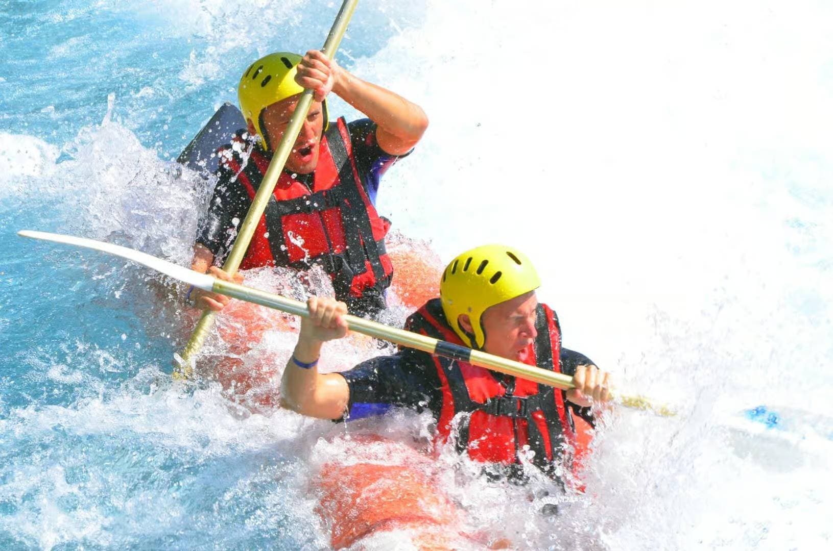 2-in-1-Abenteuer: Rafting & Tazı-Schlucht (Adler)